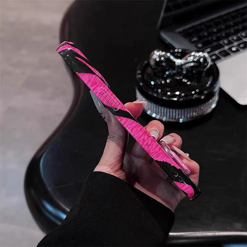 Luxe Mirror iPhone Case with Hidden Kickstand - Multi-Functional Beauty & Tech Fusion