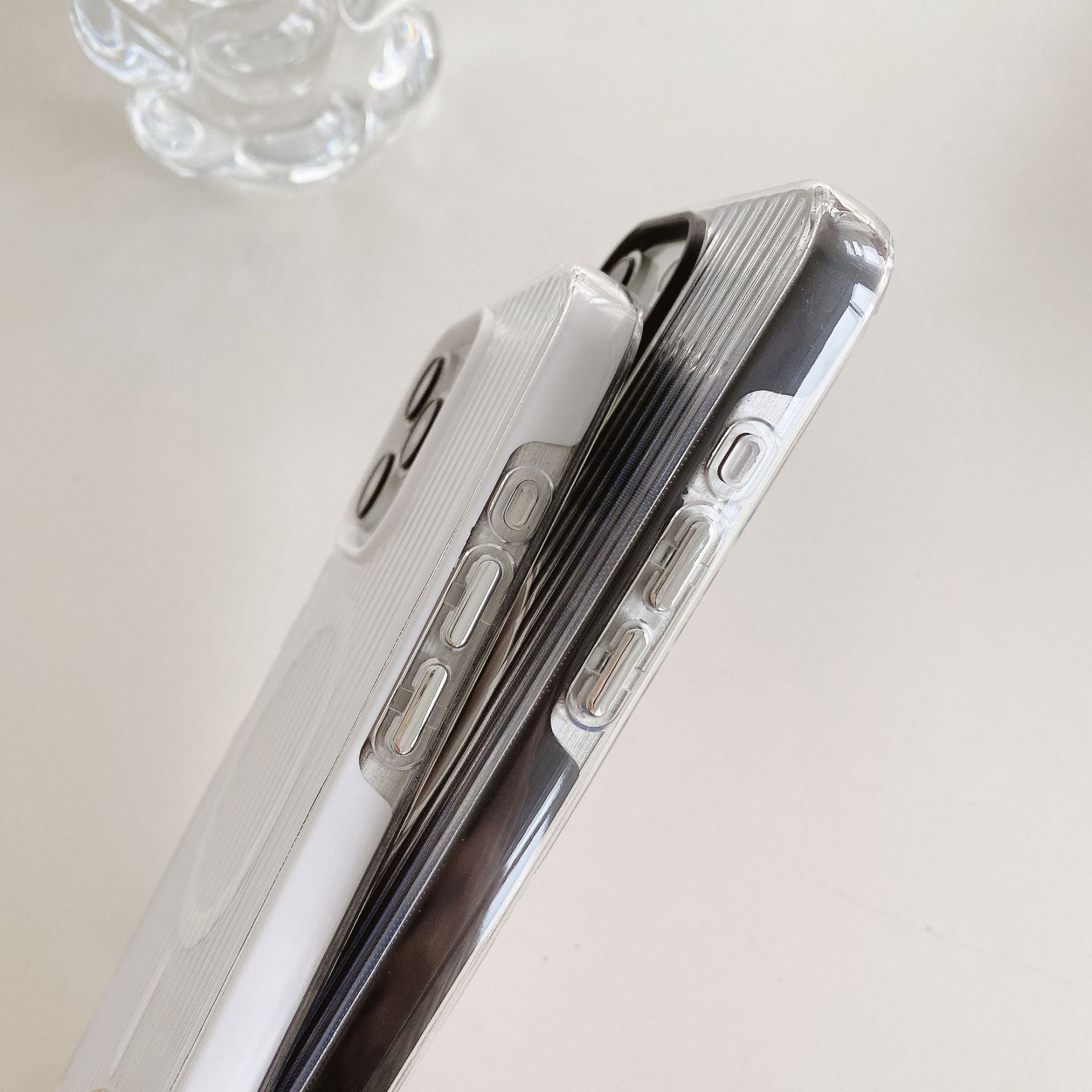 Minimalist iPhone Case with MagSafe – Slim & Protective Design