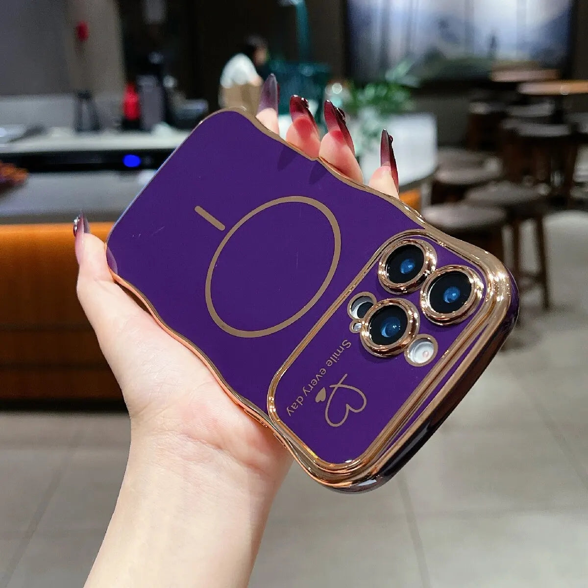 Cute magnetic case with wavy edges