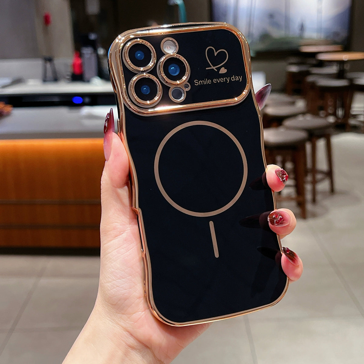 Cute magnetic case with wavy edges